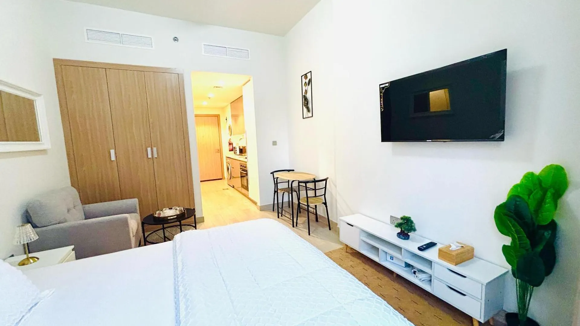 La Vista Holiday Home Dubai Apartment